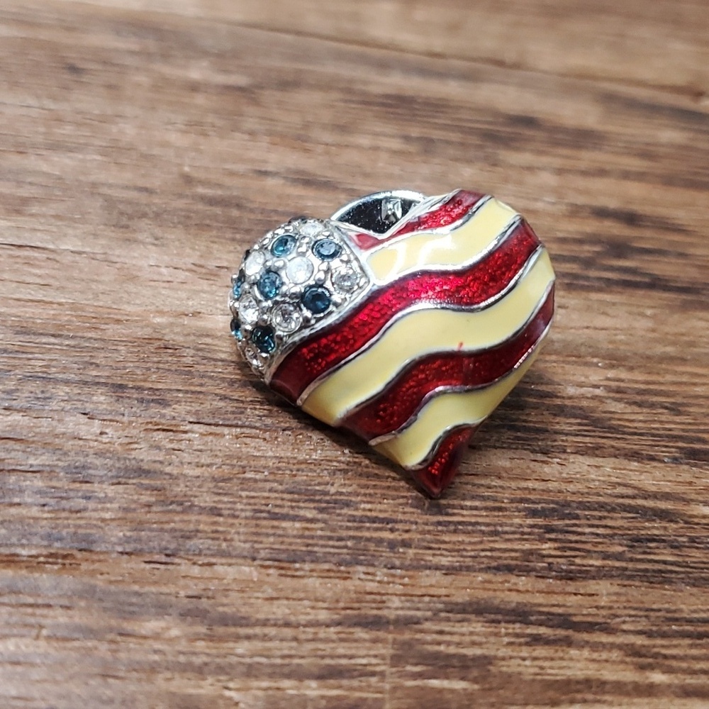 B820 heart flag pin